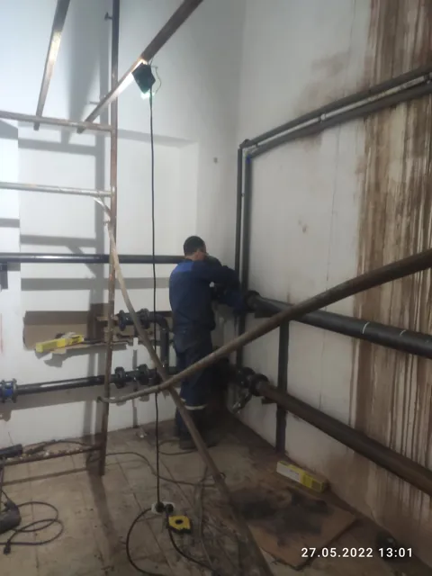 Монтаж трубопроводов ИТП на начальном этапе работ в котельной магазина Светофор