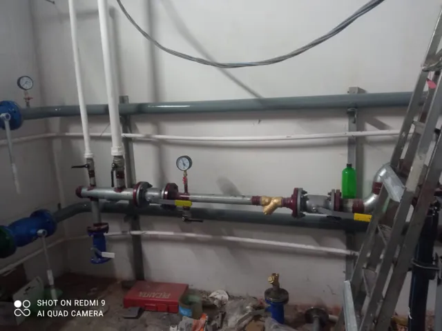 Подготовка трубопровода и элементов для монтажа водомерного узла на объекте
